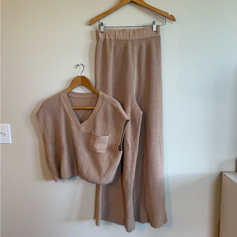 NWOT V-Neck Sweater Set in Tan